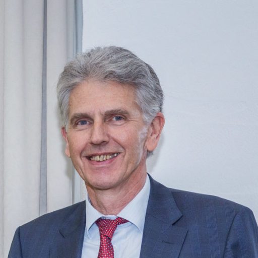 v.l.n.r.: Ernestos Varvaroussis, Bettina Stark-Watzinger und Uwe Klein.